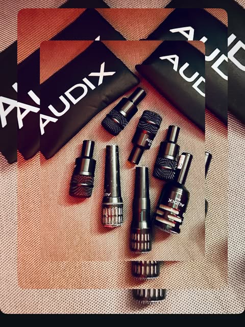 Микрофоны Audix и фирменные чехлы; коллаж из публикации Pop City Music